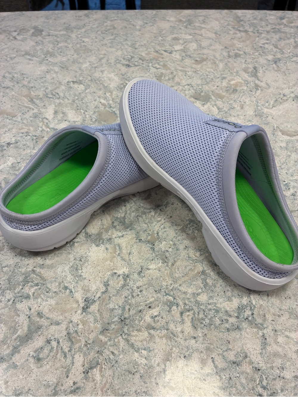 OOFOS Lavender Mesh Slip-On Clog with Bright Green Insole - Picture 5 of 6